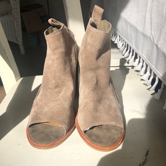 Dolce Vita Suede Boots with Heel - Picture 2 of 5